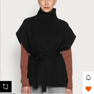 Stickad poncho - Stickad poncho i One size ifrån Zalando (Zign), nästan oanvänd