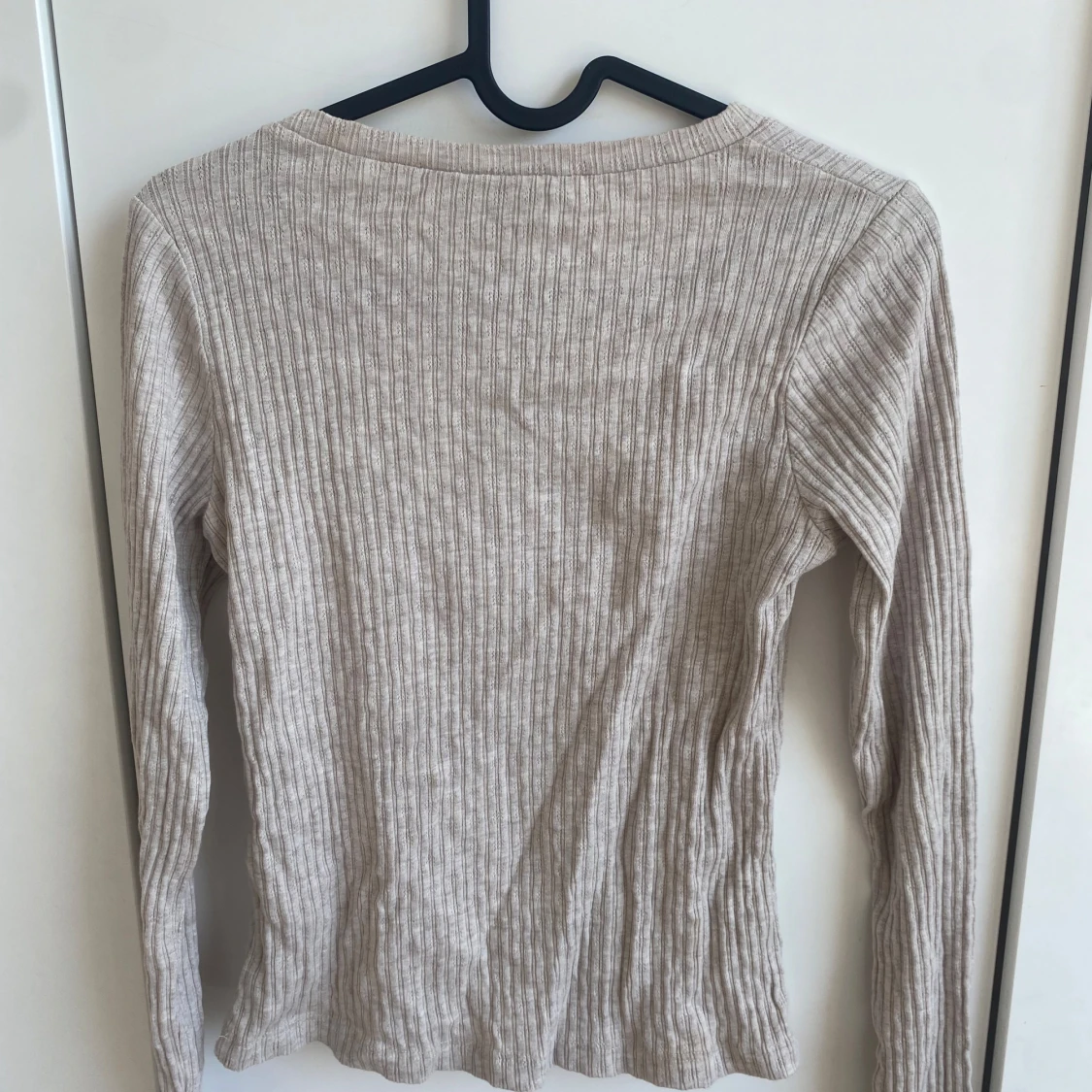 Beige ribbad långärmad tröja från LMTD - 1