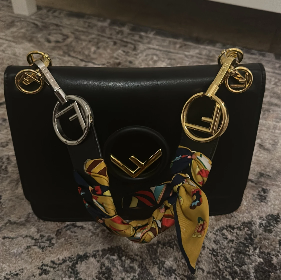 Handväska fendi  - 1