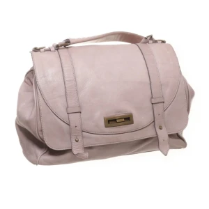 Väska - Köpt på sellpy men säljer då jag aldrig använt den