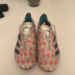 Adidas Predator fotbollsskor elite  - Säljer ett par Adidas Predator fotbollsskor ag/fg dobar