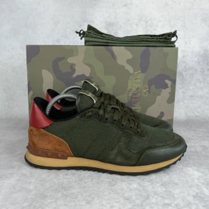 Valentino rockrunner sneaker - – Condition: 8/10  – What is included:  Only the sneakers  – Retail price: 8515 SEK