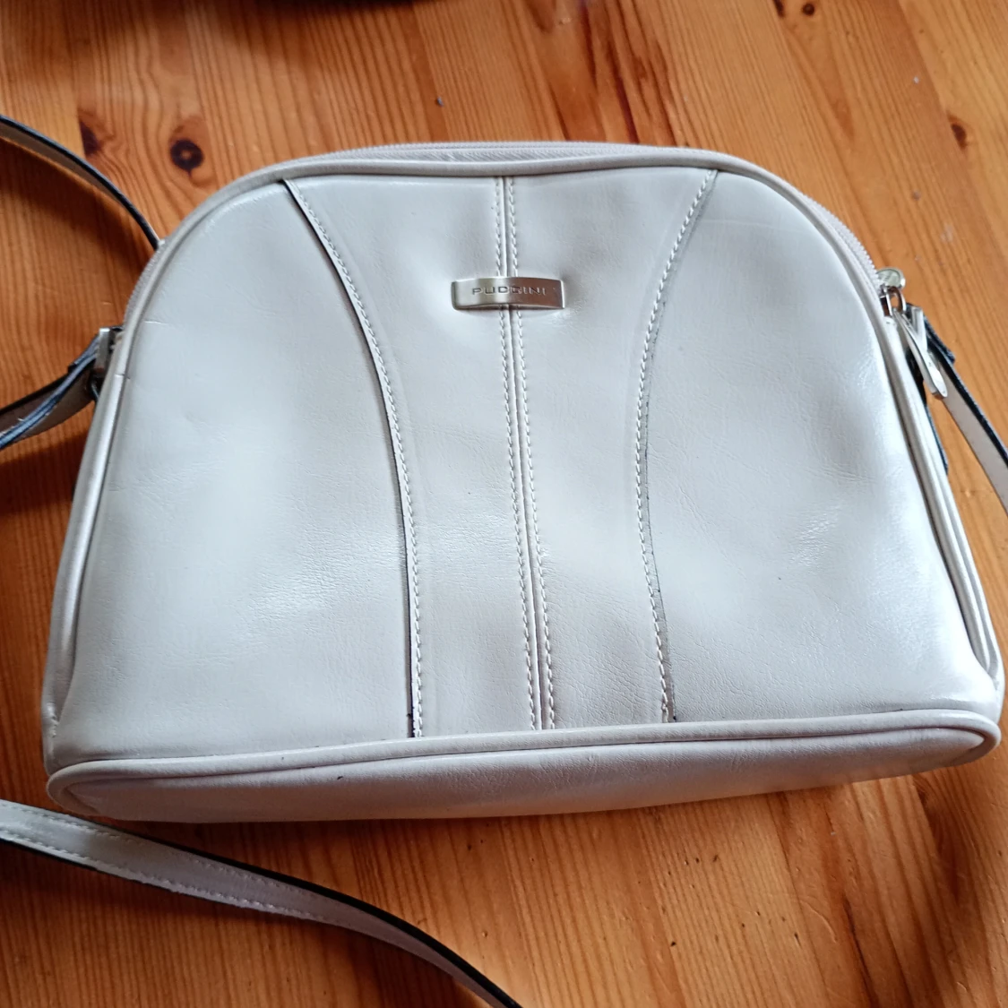 Vit axelväska från Puccini