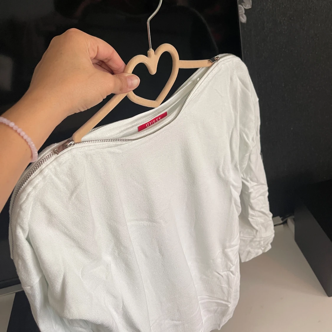 Vit långärmad tröja från Guess - 1