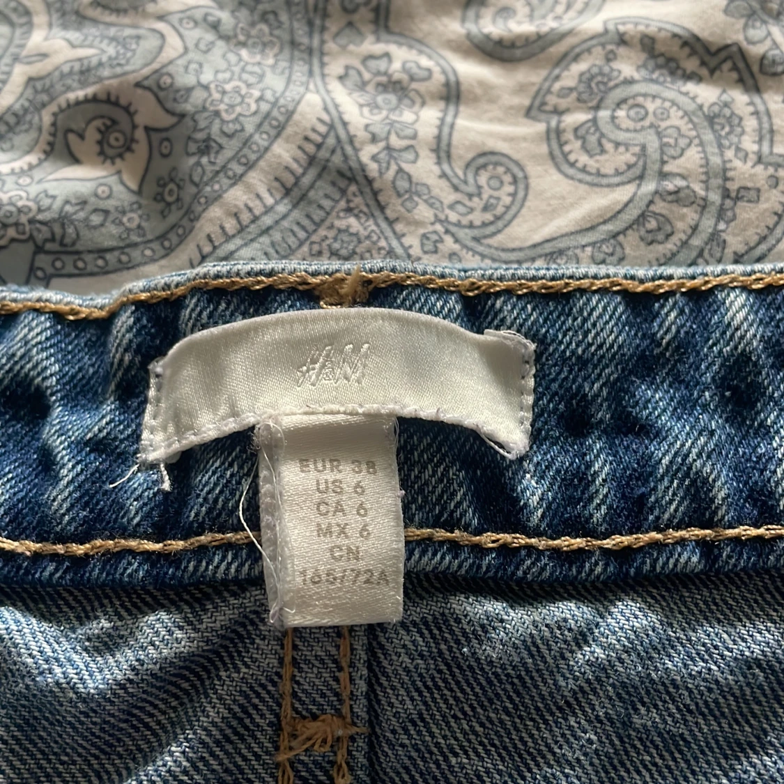 Blå högmidjade jeansshorts från H&M - 2