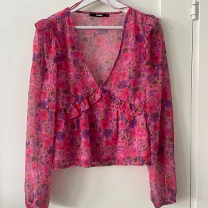 Slutsåld bikbok blus  - Jättesöt blus ifrån bibbok. Helt slutsåld! Storlek s.