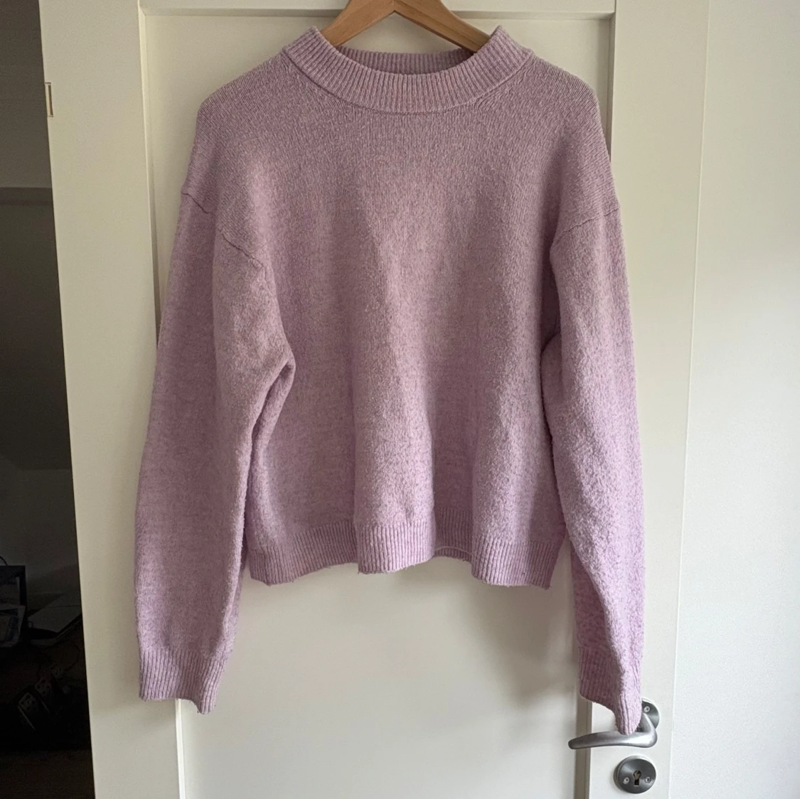 Ljuslila stickad tröja med loose fit - 1