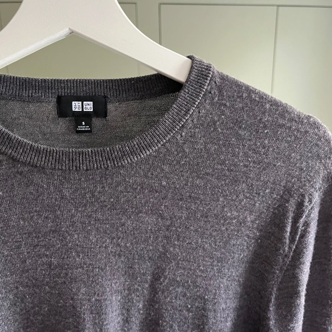 Grå stickad tröja från Uniqlo - 1