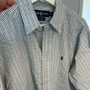 Ralph lauren Bundle - 2 rutiga Ralph lauren skjortor i väldigt bra skick, en i M och en i XXL, köp båda för paketpris och sälj vidare dyrare