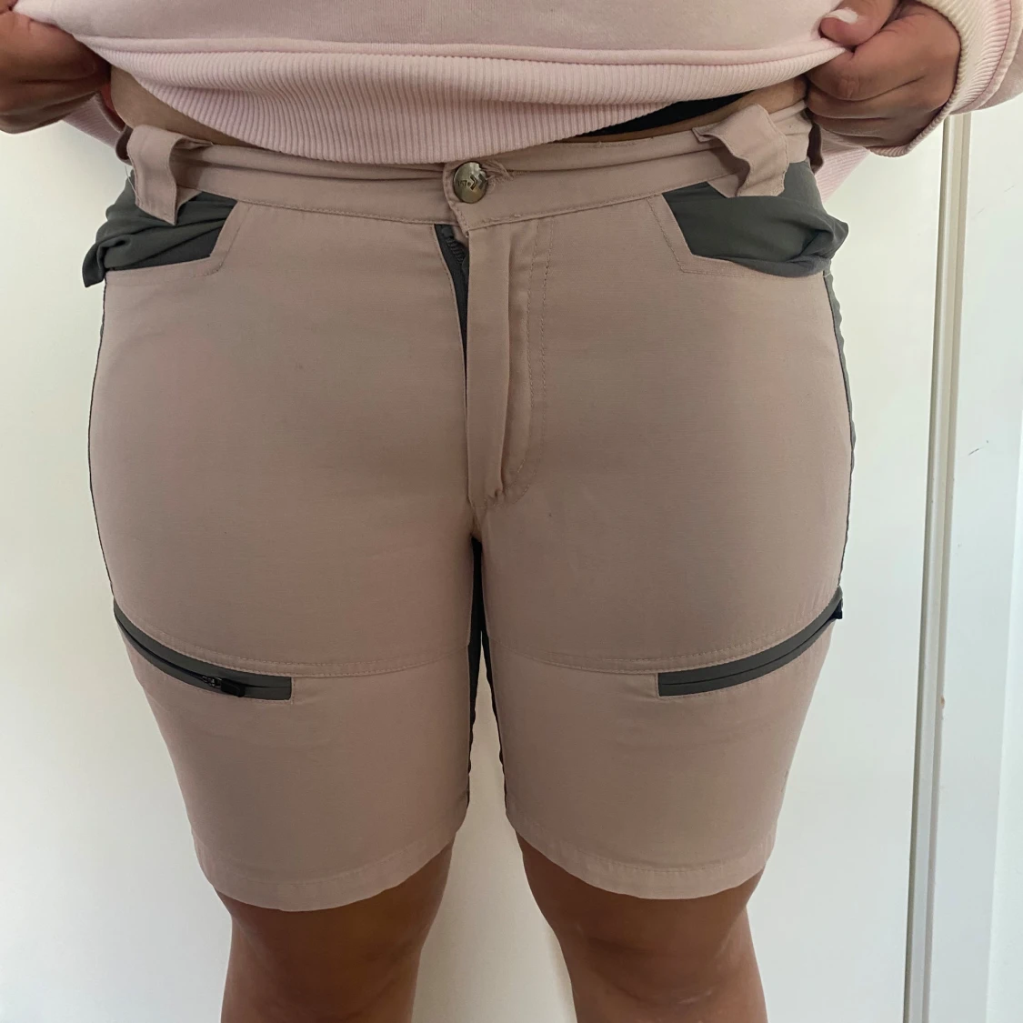 Beige shorts från 157, storlek L - 2