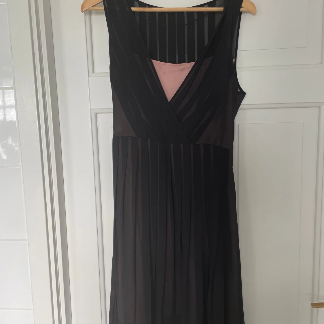 Svart cocktailklänning från Esprit