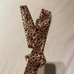Leopard slips - Jätte cool leopard slips, köpt i en punk butik :) använd fåtal gånger