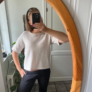 Kortärmad stickad tröja  - Använd men inga större defekter 