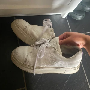Doja tumbled white eytys - Har köpt nya så vill få dessa sålda🥰