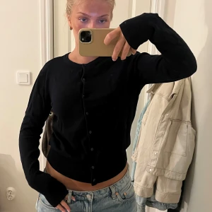 Mörkblå kofta - Söt mörkblå kofta🙌