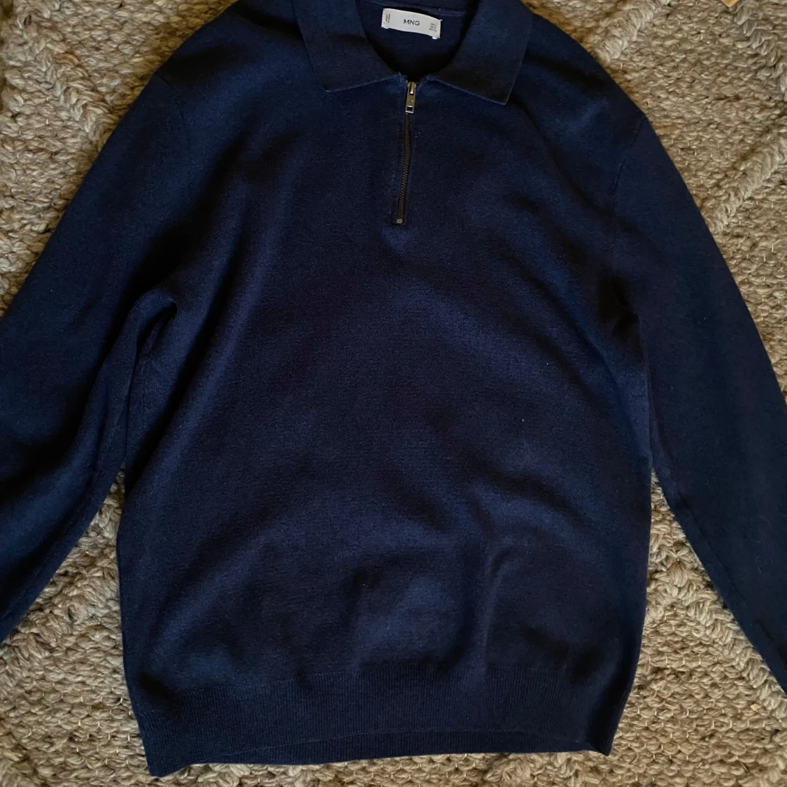 Mörkblå tröja - 1