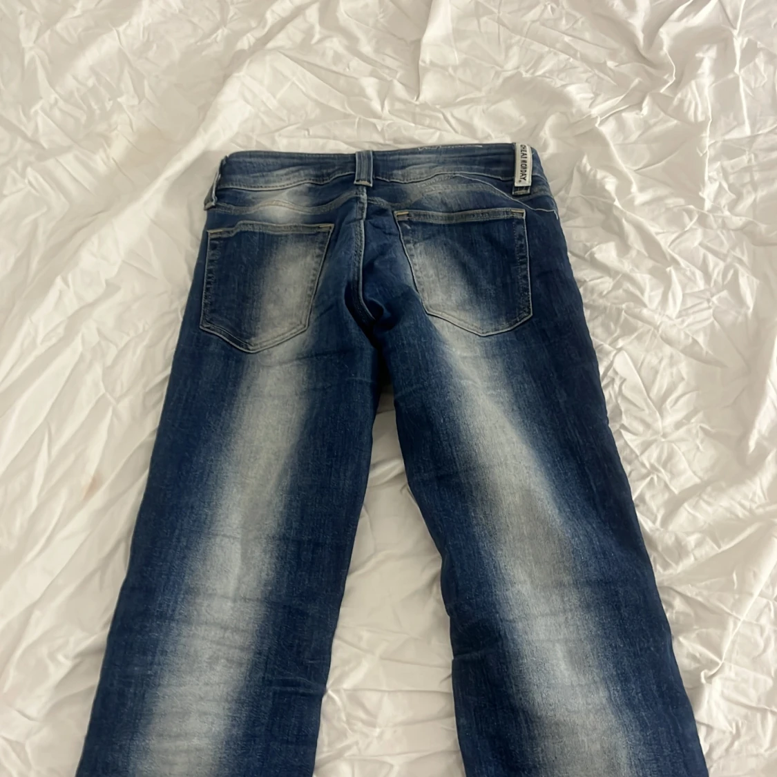Blå bootcut jeans från weekday - 1