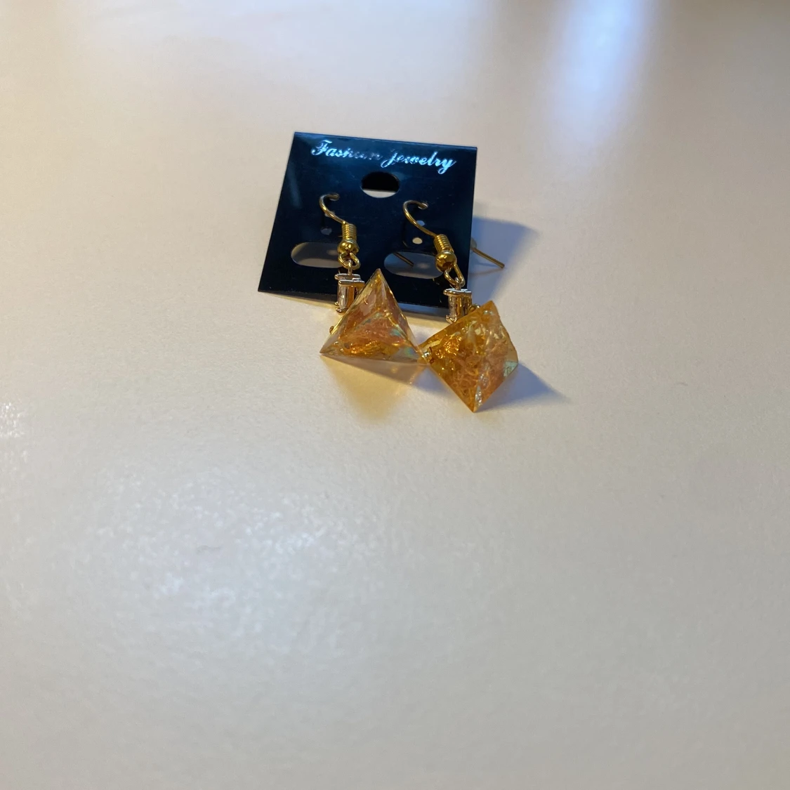 Unika, Handgjorda Guldiga örhängen med trianglar *Endast 1 Kvar* - 1