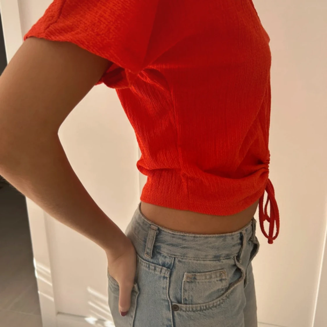 Röd croppad topp med knyt - 1