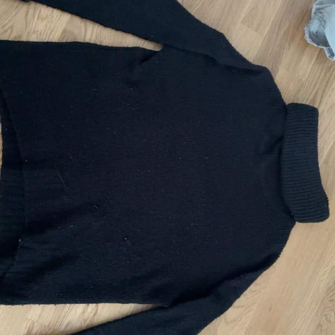 Svart stickad polotröja - 1