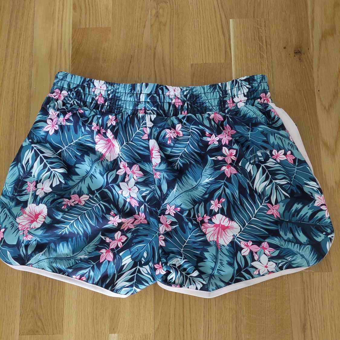 Blommiga shorts från Tindra - 2