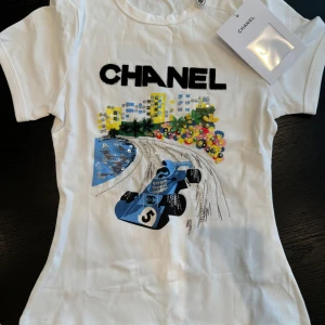 Ny T-shirt  - Oanvänd , skriv för frågor 