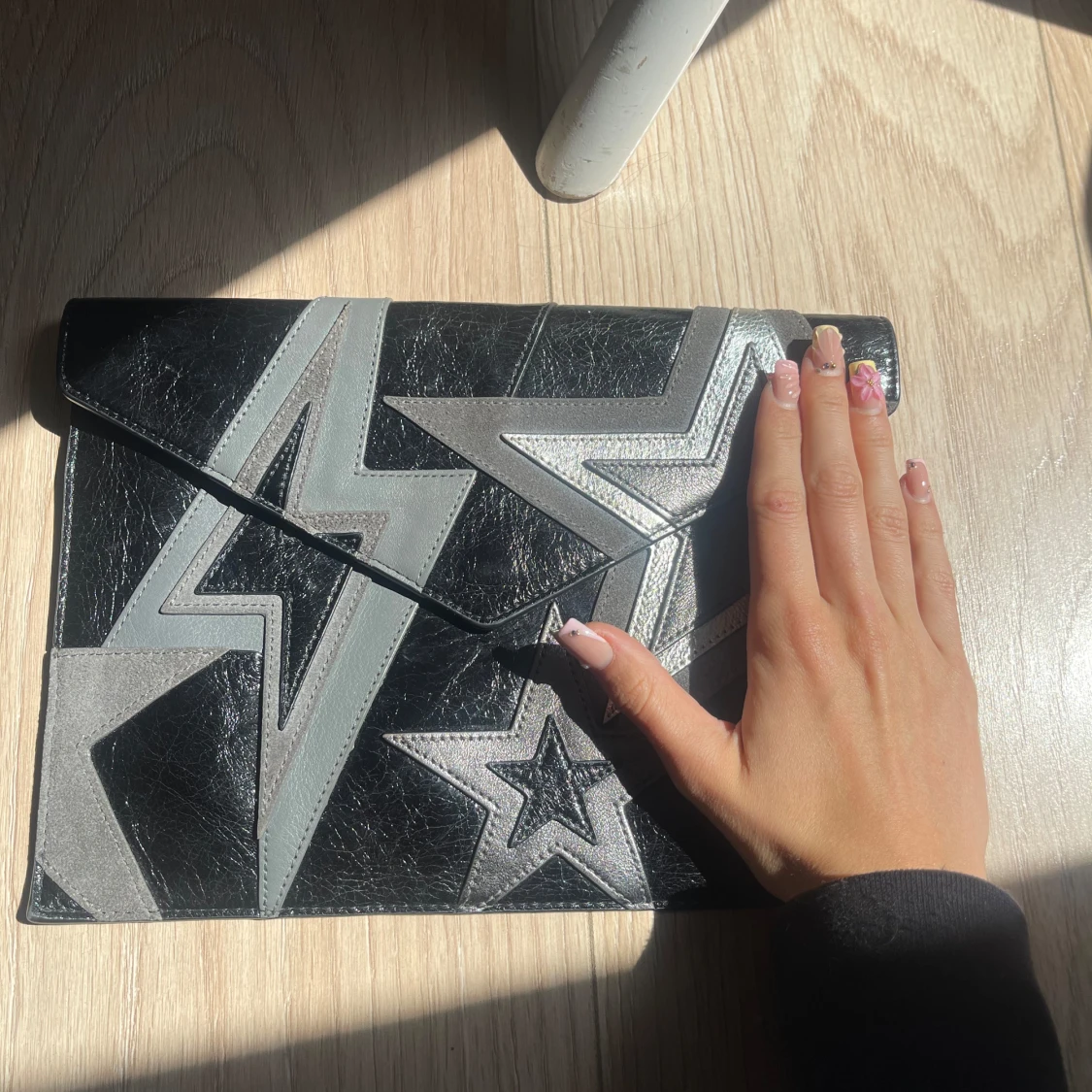 Svart och silver kuvertväska med stjärnor - 1