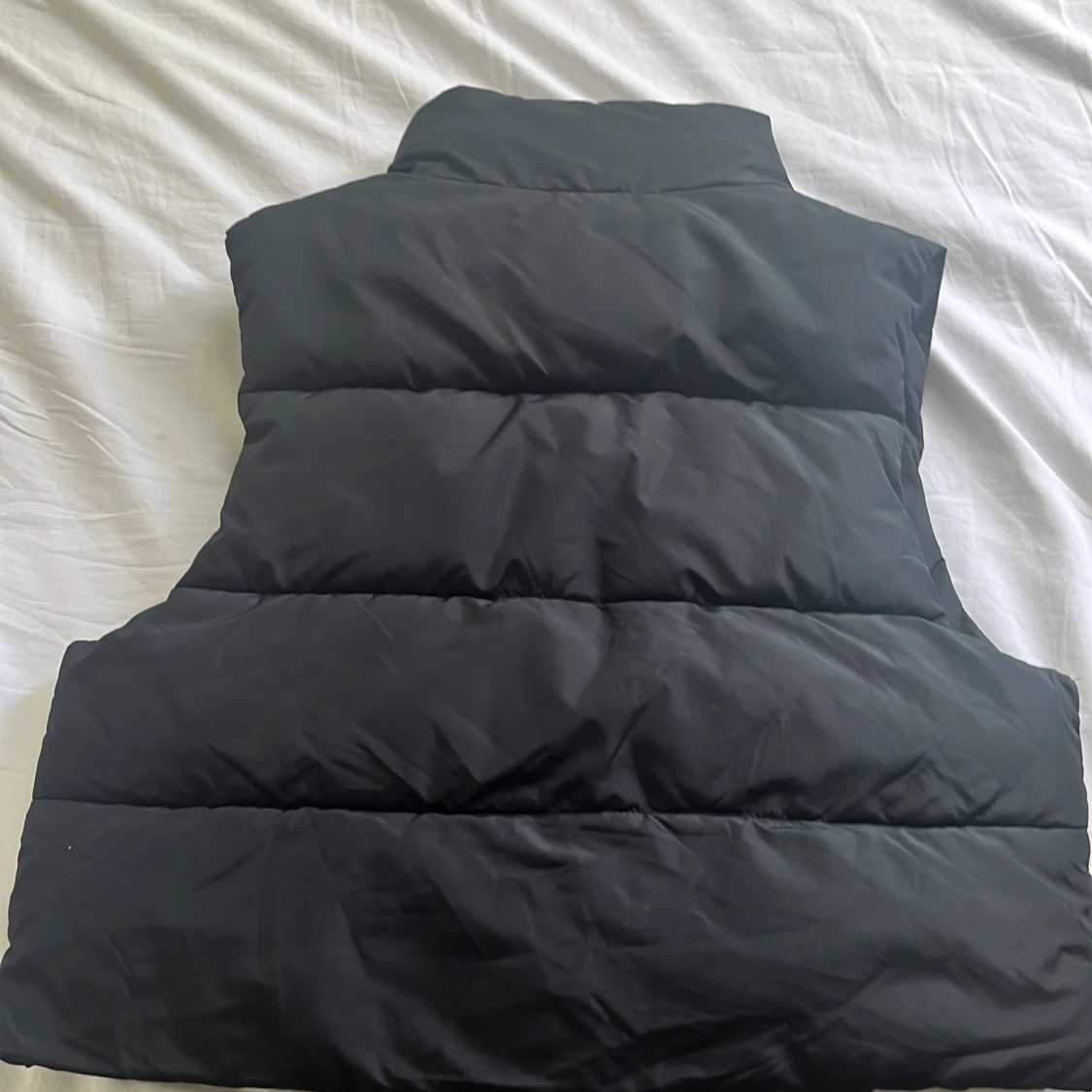 Svart quiltad dunväst med dragkedja - 1