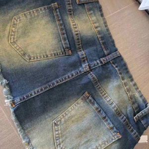Trendiga ”kvarg” jeanskjolen från miss me  - Knappt använda = nyskick! Storlek 36. Perfekt inför sommaren. Vintage miss me. Nypris 1000 säljer för 400 💕