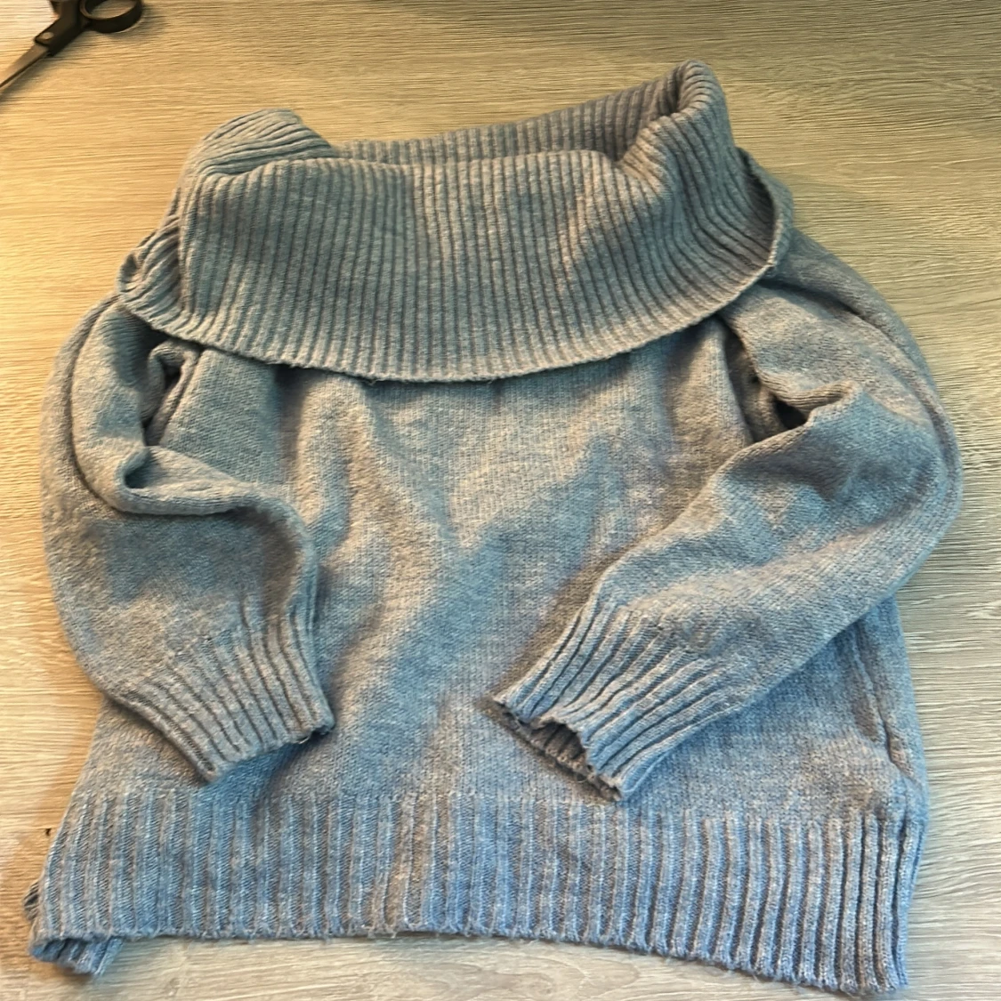 Ljusblå stickad polotröja Pull&Bear