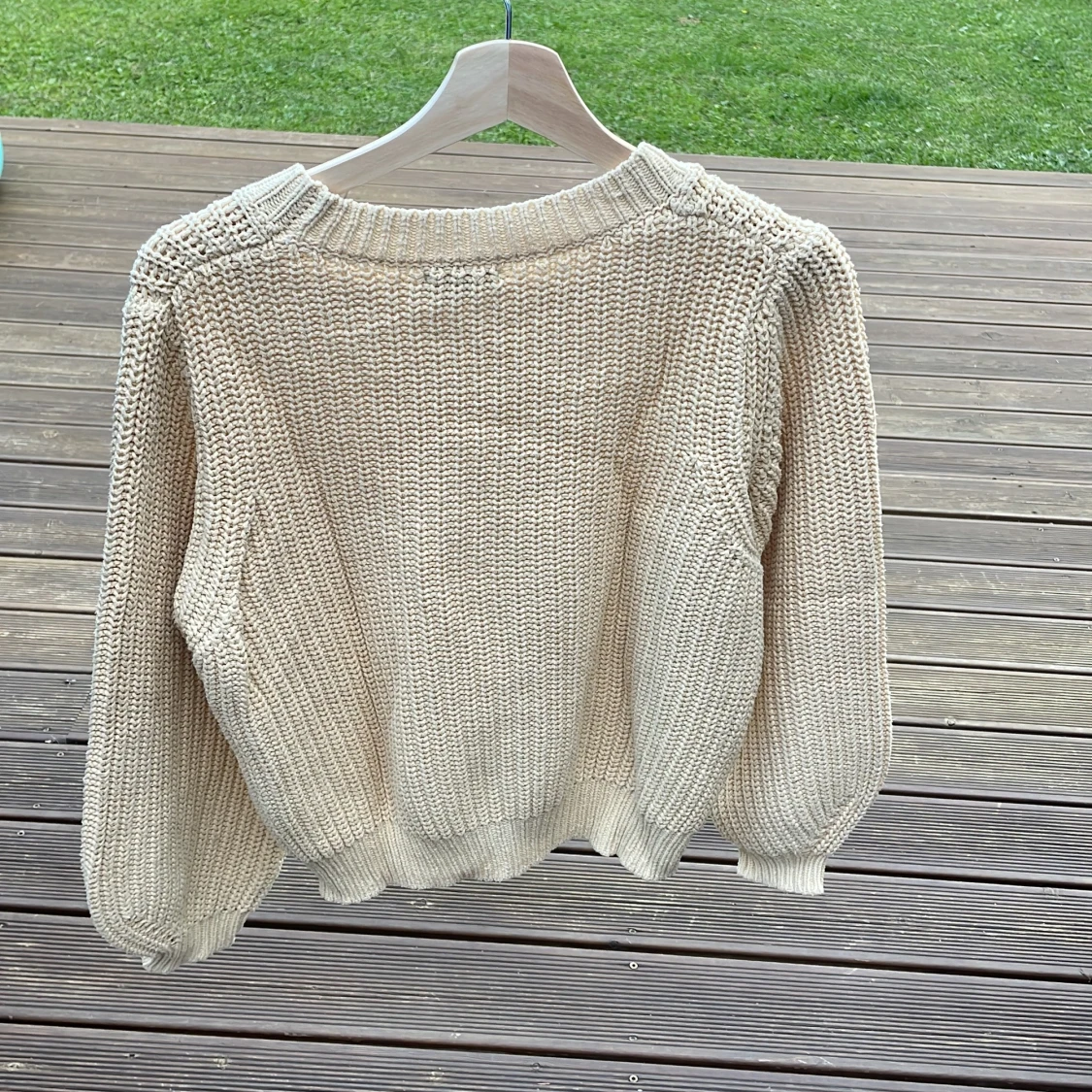 Beige stickad tröja med grov struktur - 3