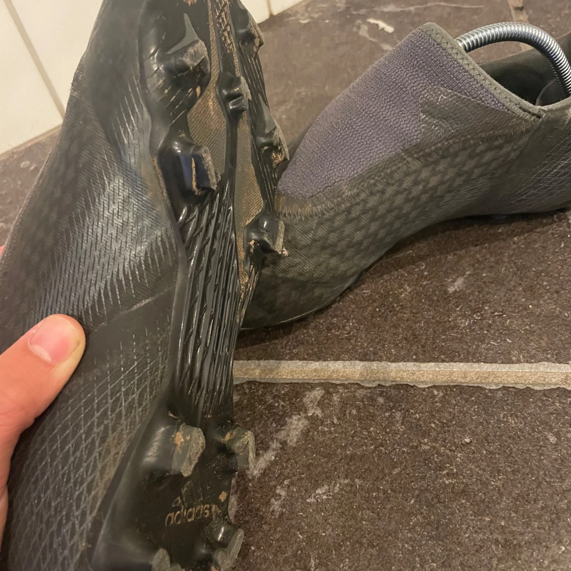 Svarta fotbollsskor från Adidas - 2