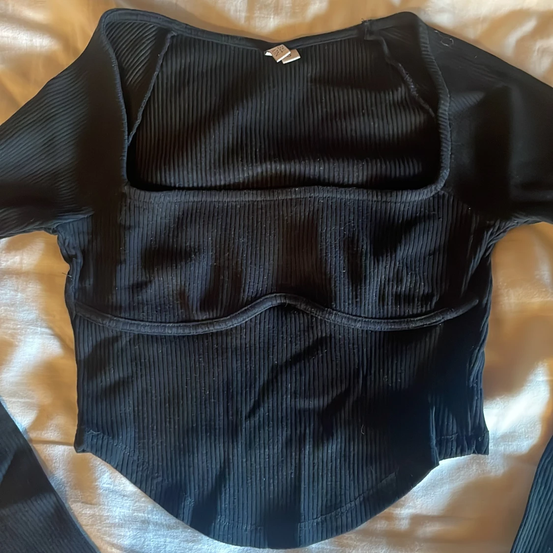 Svart ribbad långärmad topp - 1