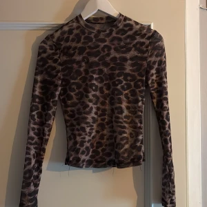 Leopard topp - Leopard topp i mesh material, använd en gång på halloween förra året. 🐆