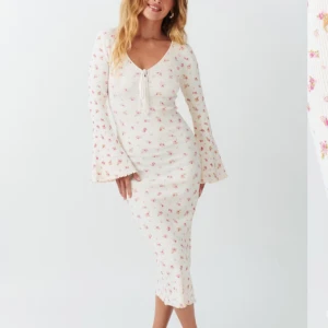 SÖKER! Klänning Gina tricot - SÖKER!! Söker denna klänning från Gina tricot i stl xs