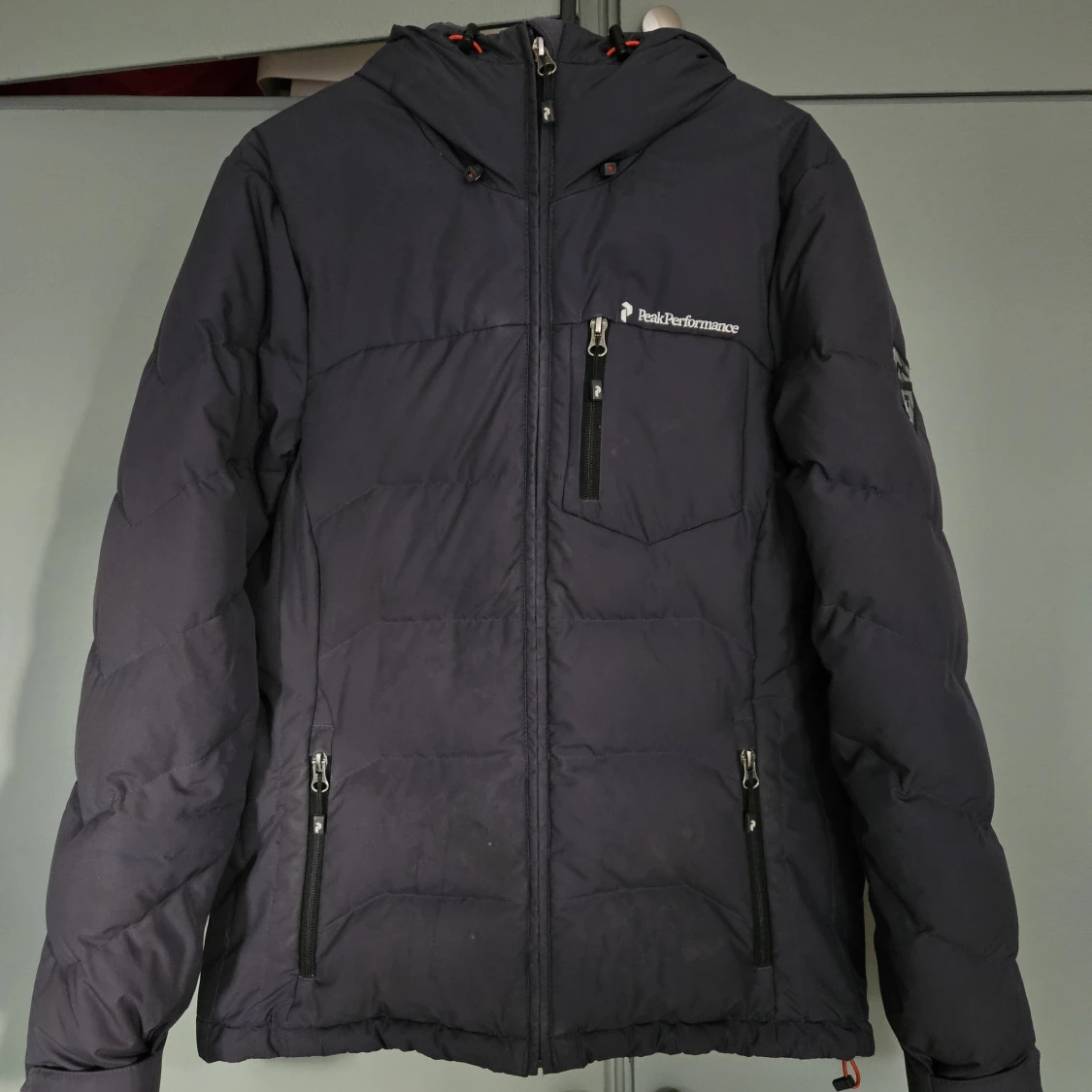 Svart Peak Performance dunjacka