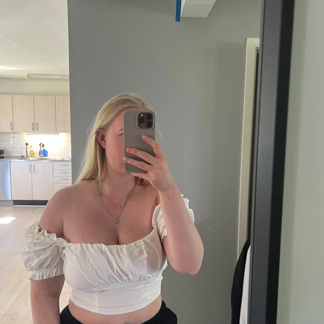 Vit croppad blus med puffärmar - 1