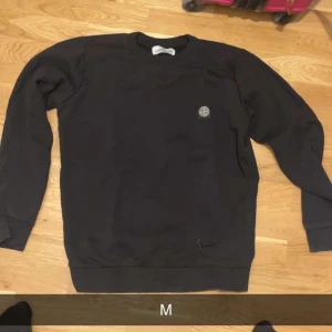 Stone island tröja  - Stone island tröja i bra skick snygg och lätt att macha