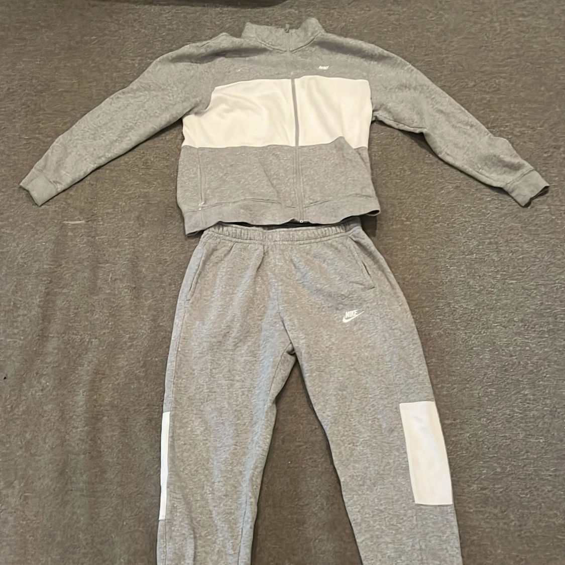 Grå träningsväst från Nike M