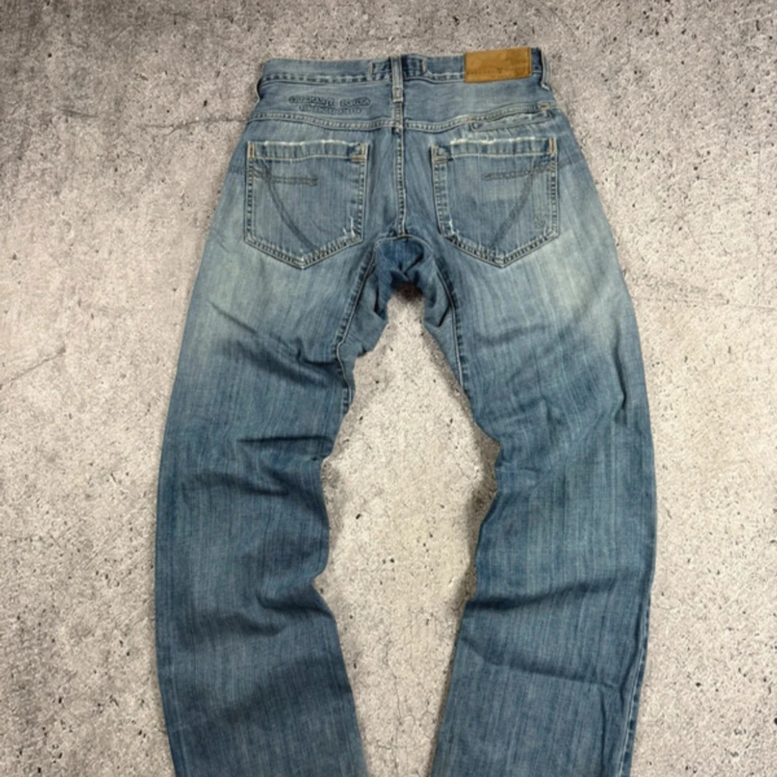 Utsvängda jeans - 1