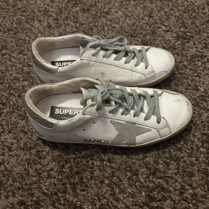 Golden Goose dam - Golden Goose superstar i storlek 37. Mycket fint skick