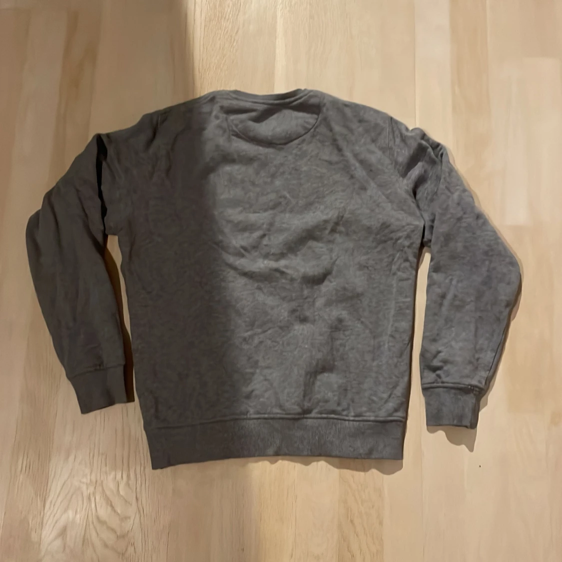 Grå sweatshirt från Lyle & Scott - 1