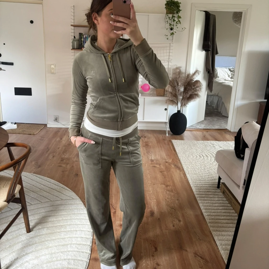 Olivgrön velourväst från Juicy Couture - 1