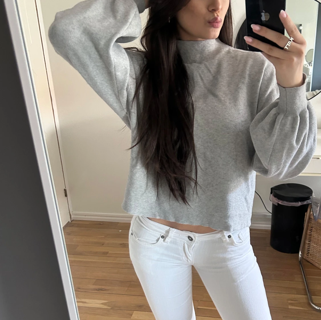 Grå croppad polotröja med puffärm