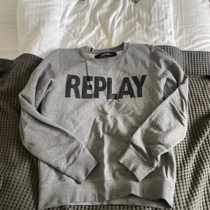 Replay tröja  - Säljer fet replay tröja i nyskick, strl M. Nypris ca 900. Vid fler frågor osv skriv! Snabb affär kan priset sänkas
