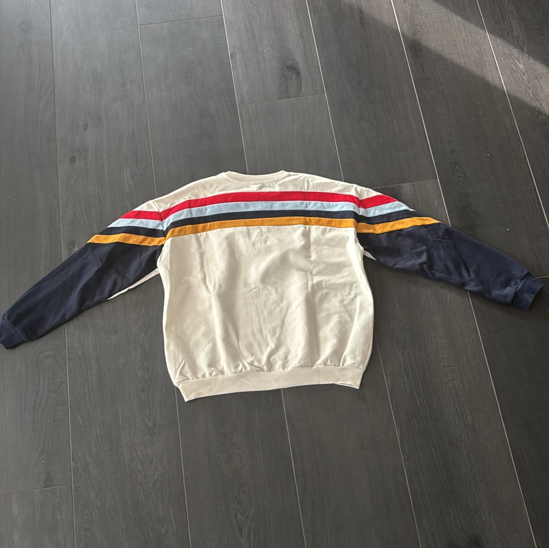 Randig sweatshirt från Kaotiko - 1