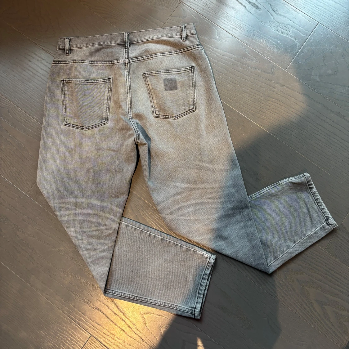 Grå jeans från Carhartt - 1