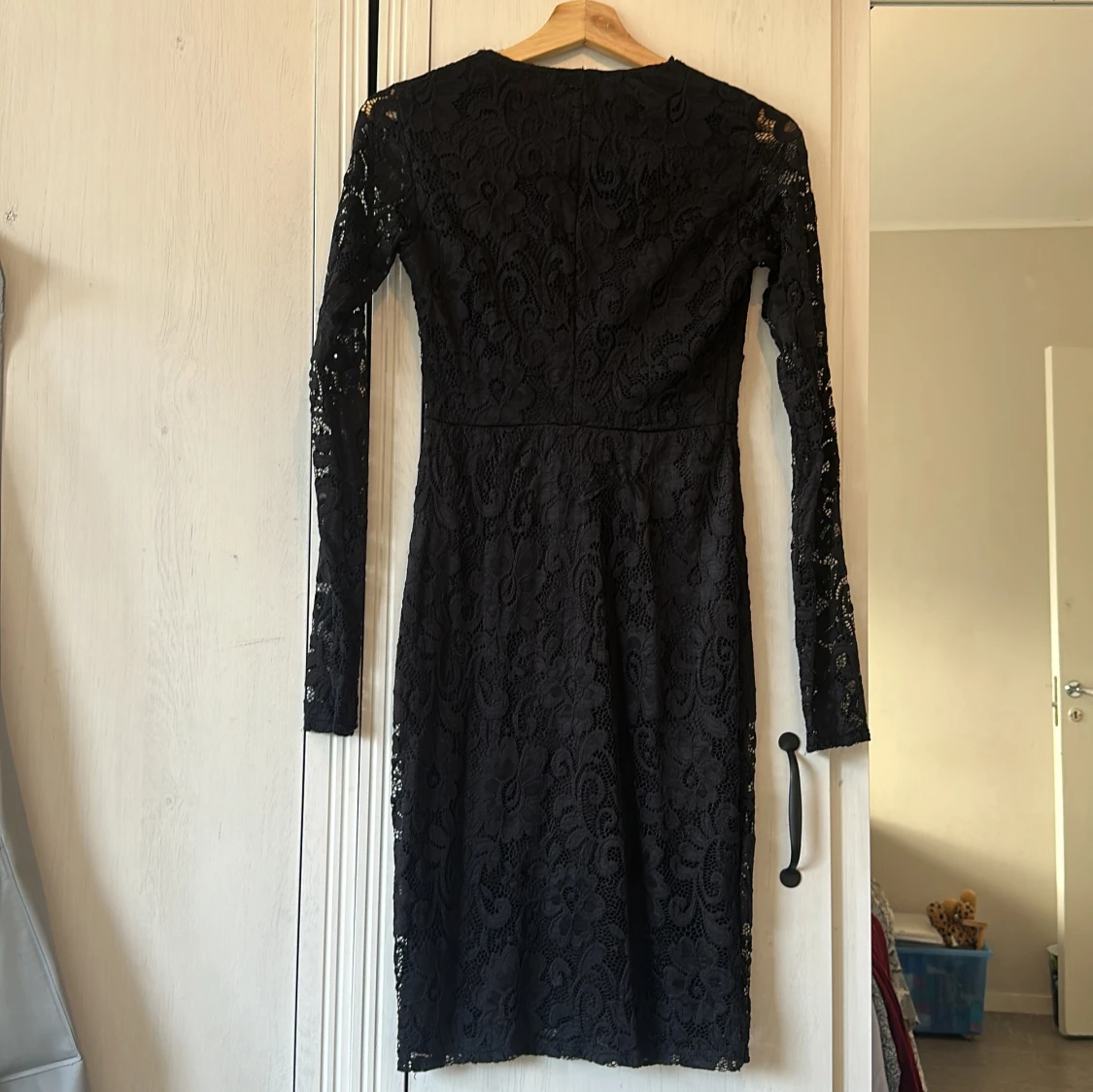 Svart spetsklänning från NLY One - 1