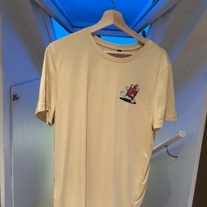 Beige Negroni t-shirt  - Aldrig använd 