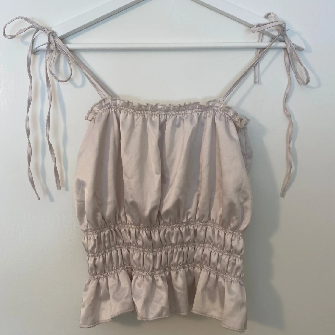 Ljus silkestopp med knytband - 1